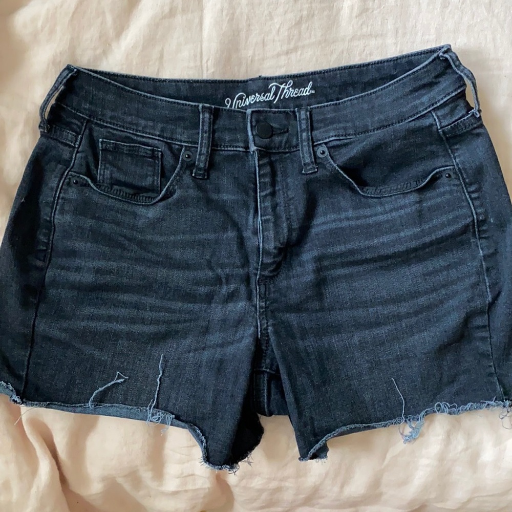 Universal threads cut off shorts black 4/27